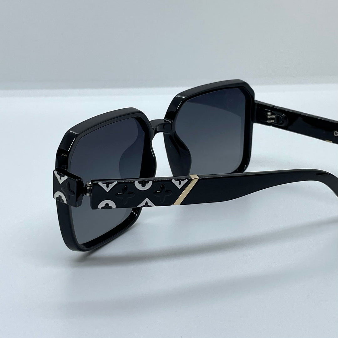Solaires: Louis Vuitton Black Square