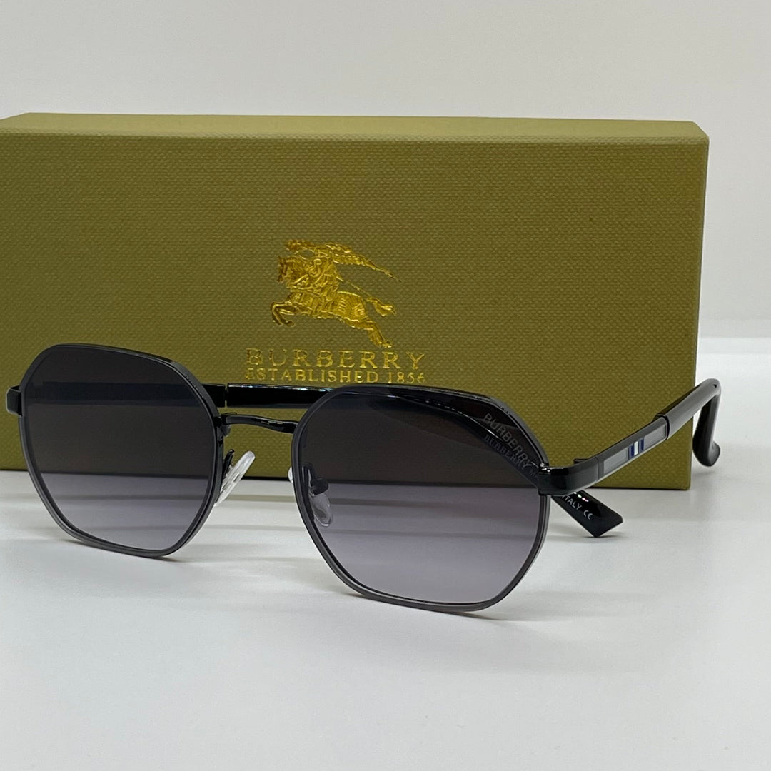 Solaires: Burberry Clip Black
