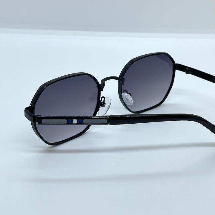Solaires: Burberry Clip Black