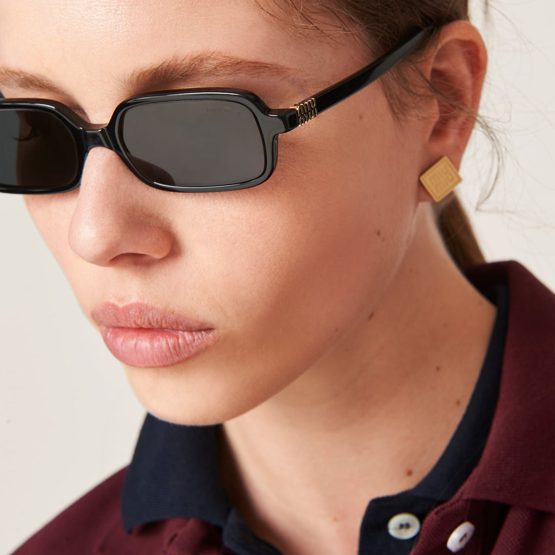 Solaire: Miu Regard Rectangle Black